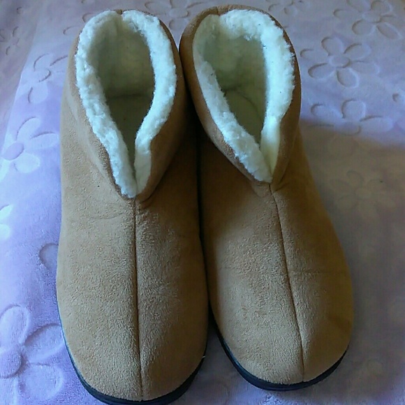 Men's Slippers R.G. Barry Corp. - Picture 2 of 7